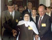 Suor Lucia, ultima testimone di Fatima,  morta nel 2005 (Ansa)